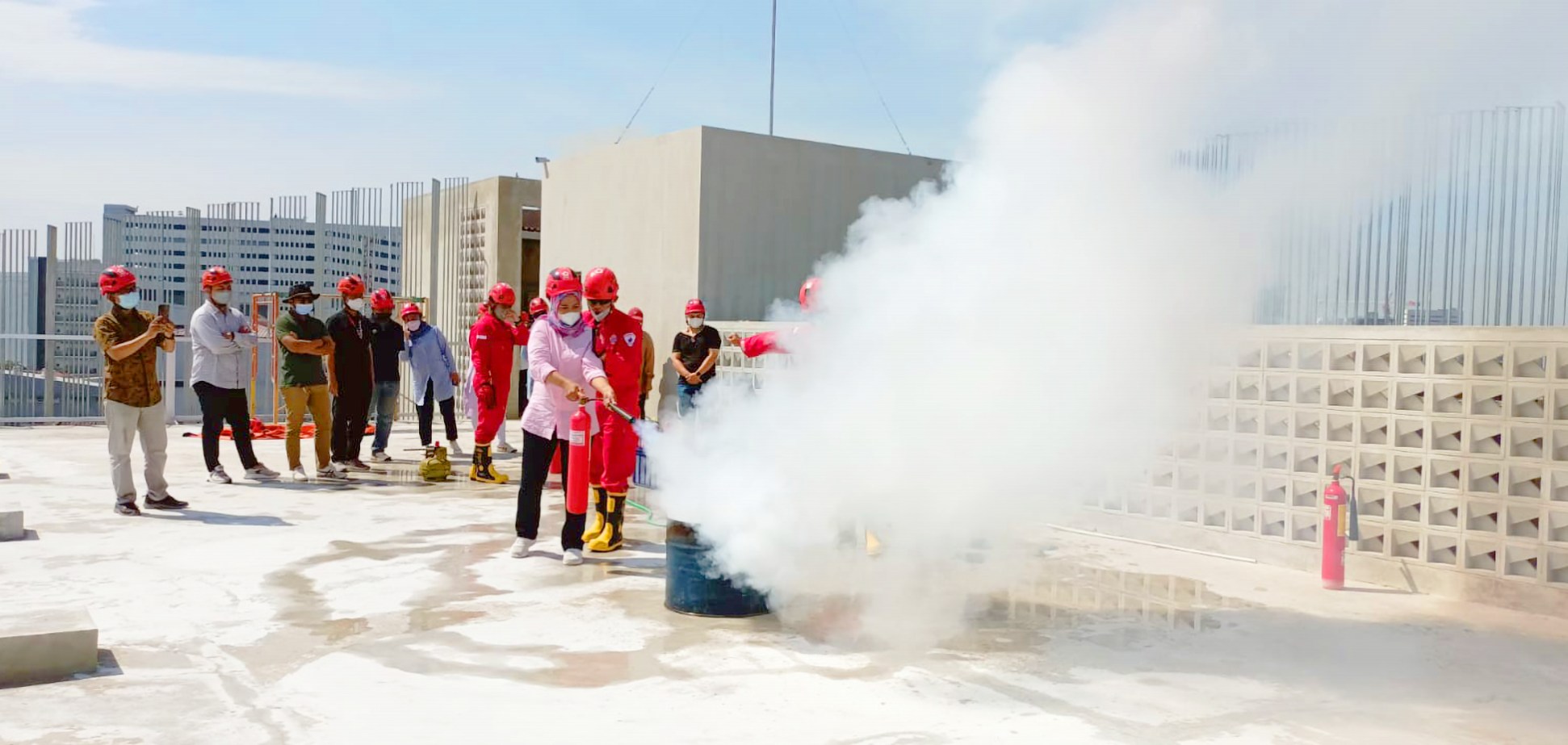 first aid fire training pelatihan kebakaran diklat PMI PMR KSR relawan rokan korps Red Cross Indonesia website