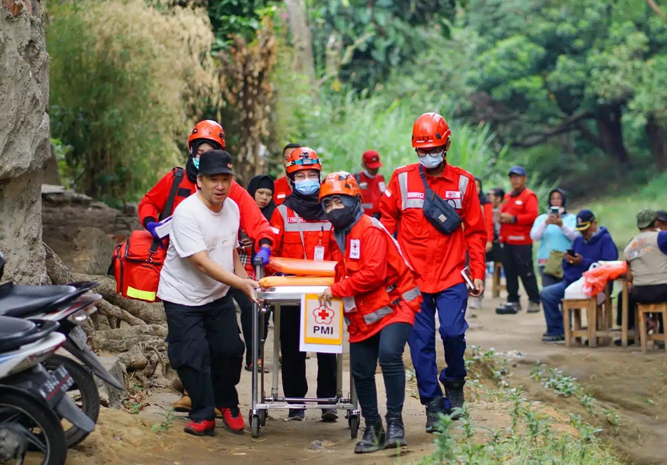 first-aid-diklat-PMI-PMR-KSR-relawan-pertolongan-bencana-rokan-korps-Red-Cross-Indonesia-website-by-WINSON-MEDIA-TEKNOLOGI-WEBCLOUDHOSTER-jasawebrokan-.com-baliwebservices.com
